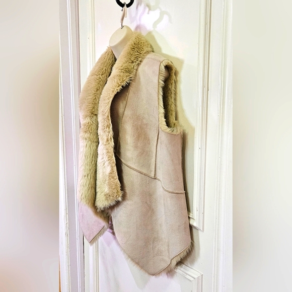 Loft (Ann Taylor Loft) Cream Faux Suede Faux Fur Trim & Lining Vest, Large - Picture 3 of 16